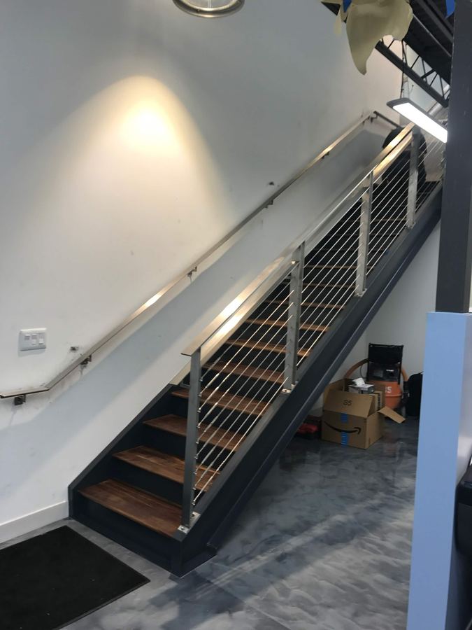 Steel stringer staircase with wood treads and horizontal rod railing